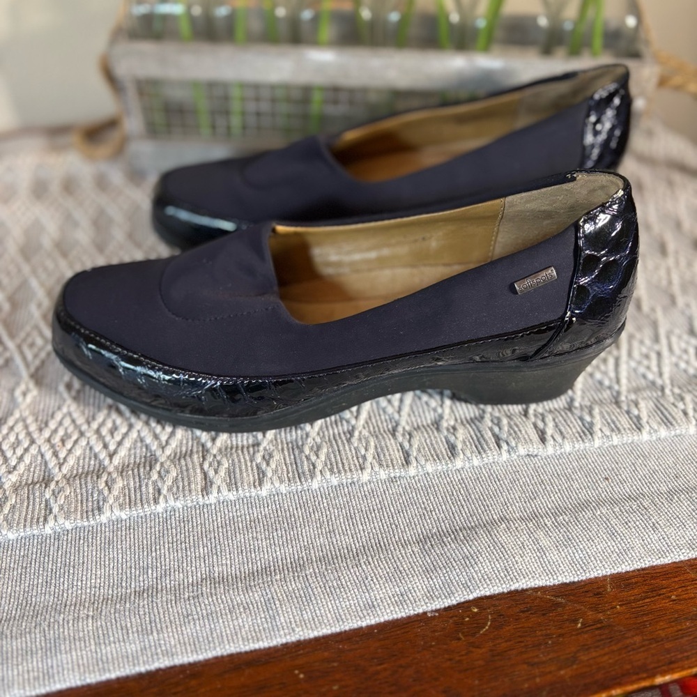 Softspots Sissel Comfort Loafers, Size 8.5N. Easy Slip‎ In. Croc embossed. Navy